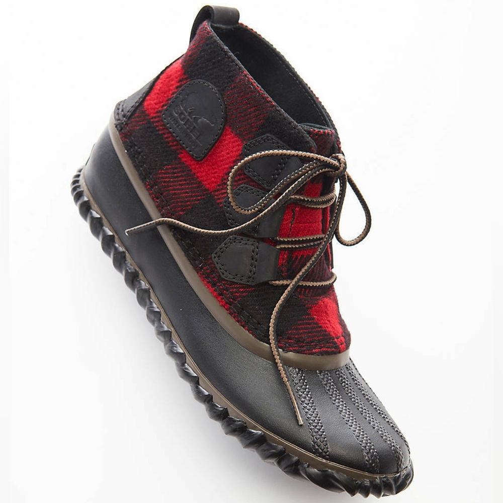 Sorel Women's Out N About Plus Red Black Buffalo Plaid Boots Size 9 Christmas